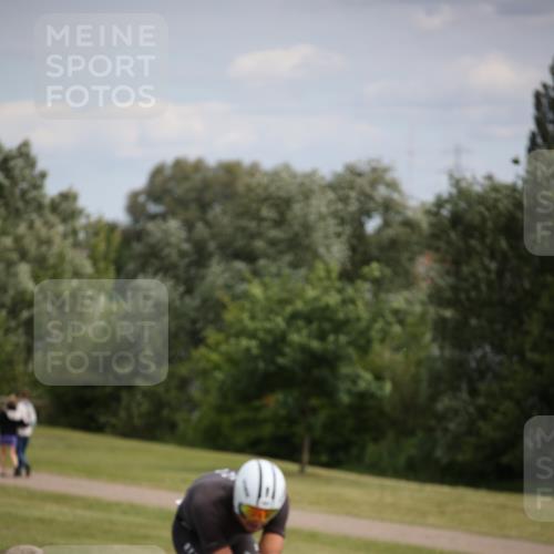 16.06.2024 - 26. Vierlanden-Triathlon Jannik Wohlers http://msf.ph/oto/6266461 16.06.2024 10:36:20 Radfahren 33, 78, 111, 167, 185 meine-sportfotos.de