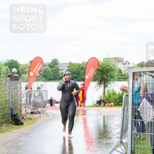 16.06.2024 - 7 Türme Triathlon MichiJ http://msf.ph/oto/6266613 16.06.2024 11:28:27 Schwimmen 251, 266 meine-sportfotos.de