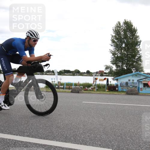16.06.2024 - 26. Vierlanden-Triathlon Jannik Wohlers http://msf.ph/oto/6266673 16.06.2024 10:20:27 Radfahren 9, 29, 35, 82, 193 meine-sportfotos.de