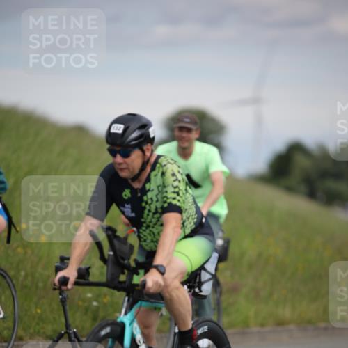 16.06.2024 - 26. Vierlanden-Triathlon Jannik Wohlers http://msf.ph/oto/6266685 16.06.2024 10:37:32 Radfahren 46, 54, 132, 171, 204 meine-sportfotos.de