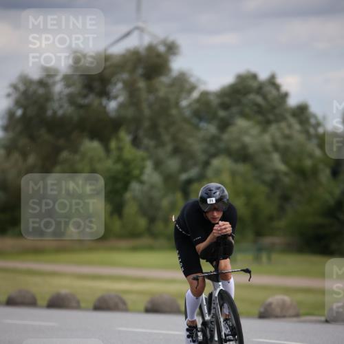 16.06.2024 - 26. Vierlanden-Triathlon Jannik Wohlers http://msf.ph/oto/6266958 16.06.2024 10:41:11 Radfahren 67, 71, 217, 225 meine-sportfotos.de
