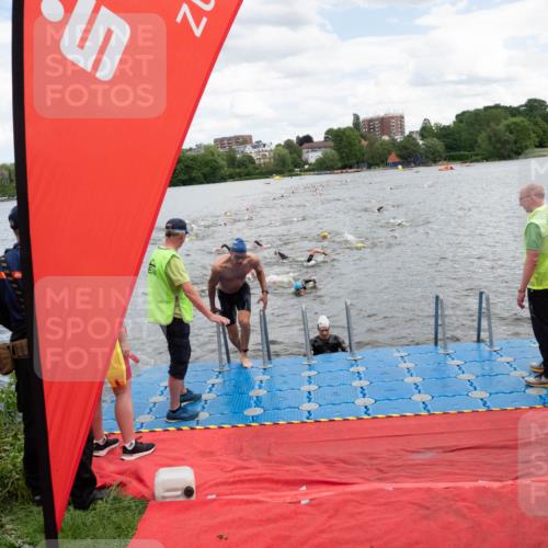 16.06.2024 - 7 Türme Triathlon MichiJ http://msf.ph/oto/6267063 16.06.2024 11:53:08 Schwimmen 315, 325, 346, 347, 381, 397, 398, 441, 450, 462, 472, 489, 520, 539, 572, 593, 614 meine-sportfotos.de