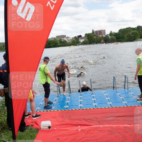 16.06.2024 - 7 Türme Triathlon MichiJ http://msf.ph/oto/6267064 16.06.2024 11:53:08 Schwimmen 315, 325, 346, 347, 381, 397, 398, 441, 450, 462, 472, 489, 520, 539, 572, 593, 614 meine-sportfotos.de