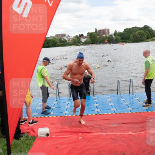 16.06.2024 - 7 Türme Triathlon MichiJ http://msf.ph/oto/6267076 16.06.2024 11:53:10 Schwimmen 315, 325, 346, 347, 381, 397, 398, 441, 450, 462, 472, 489, 520, 539, 572, 593, 614 meine-sportfotos.de
