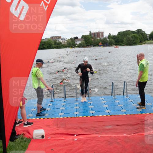 16.06.2024 - 7 Türme Triathlon MichiJ http://msf.ph/oto/6267092 16.06.2024 11:53:12 Schwimmen 315, 325, 346, 347, 381, 397, 398, 441, 450, 462, 472, 489, 520, 539, 572, 593, 614 meine-sportfotos.de