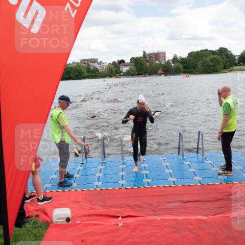 16.06.2024 - 7 Türme Triathlon MichiJ http://msf.ph/oto/6267096 16.06.2024 11:53:12 Schwimmen 315, 325, 346, 347, 381, 397, 398, 441, 450, 462, 472, 489, 520, 539, 572, 593, 614 meine-sportfotos.de