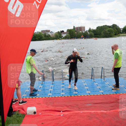 16.06.2024 - 7 Türme Triathlon MichiJ http://msf.ph/oto/6267099 16.06.2024 11:53:12 Schwimmen 315, 325, 346, 347, 381, 397, 398, 441, 450, 462, 472, 489, 520, 539, 572, 593, 614 meine-sportfotos.de