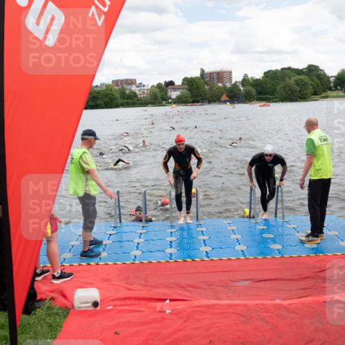 16.06.2024 - 7 Türme Triathlon MichiJ http://msf.ph/oto/6267146 16.06.2024 11:53:23 Schwimmen 325, 346, 381, 397, 398, 441, 445, 450, 456, 472, 489, 520, 539, 572, 584, 593, 614, 620 meine-sportfotos.de