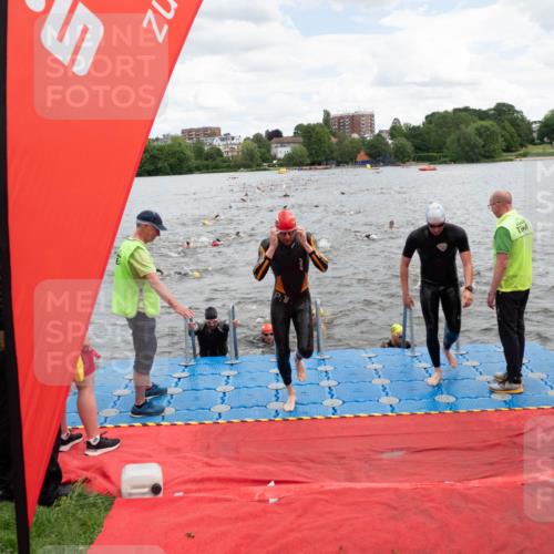 16.06.2024 - 7 Türme Triathlon MichiJ http://msf.ph/oto/6267154 16.06.2024 11:53:24 Schwimmen 325, 346, 381, 397, 398, 441, 445, 450, 456, 472, 489, 520, 539, 572, 584, 593, 614, 620 meine-sportfotos.de