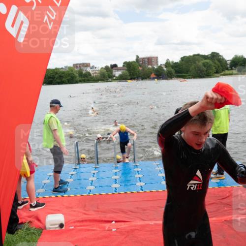 16.06.2024 - 7 Türme Triathlon MichiJ http://msf.ph/oto/6267238 16.06.2024 11:53:34 Schwimmen 309, 325, 346, 381, 397, 398, 441, 445, 450, 456, 472, 520, 539, 572, 584, 593, 620 meine-sportfotos.de