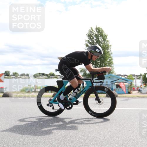 16.06.2024 - 26. Vierlanden-Triathlon Jannik Wohlers http://msf.ph/oto/6267271 16.06.2024 10:47:26 Radfahren 25, 102, 1278 meine-sportfotos.de