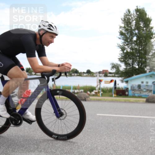 16.06.2024 - 26. Vierlanden-Triathlon Jannik Wohlers http://msf.ph/oto/6267461 16.06.2024 11:03:03 Radfahren 40, 51, 233, 243, 331 meine-sportfotos.de