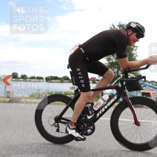 16.06.2024 - 26. Vierlanden-Triathlon Jannik Wohlers http://msf.ph/oto/6267540 16.06.2024 11:05:32 Radfahren 124, 134, 275, 348, 352 meine-sportfotos.de