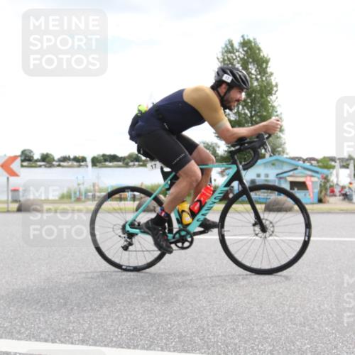 16.06.2024 - 26. Vierlanden-Triathlon Jannik Wohlers http://msf.ph/oto/6267611 16.06.2024 11:11:56 Radfahren 17, 124, 393 meine-sportfotos.de
