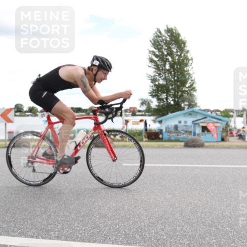 16.06.2024 - 26. Vierlanden-Triathlon Jannik Wohlers http://msf.ph/oto/6267665 16.06.2024 11:15:00 Radfahren 5, 27, 58, 98, 419 meine-sportfotos.de