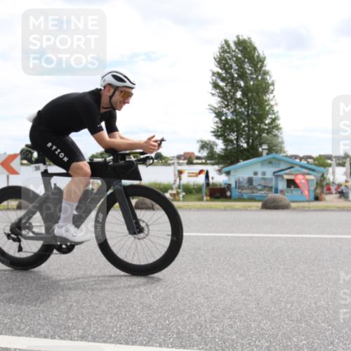 16.06.2024 - 26. Vierlanden-Triathlon Jannik Wohlers http://msf.ph/oto/6267761 16.06.2024 11:18:51 Radfahren 27, 30, 47, 106, 414 meine-sportfotos.de