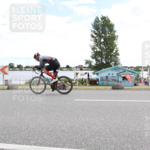 16.06.2024 - 26. Vierlanden-Triathlon Jannik Wohlers http://msf.ph/oto/6267792 16.06.2024 11:25:03 Radfahren 94, 102 meine-sportfotos.de