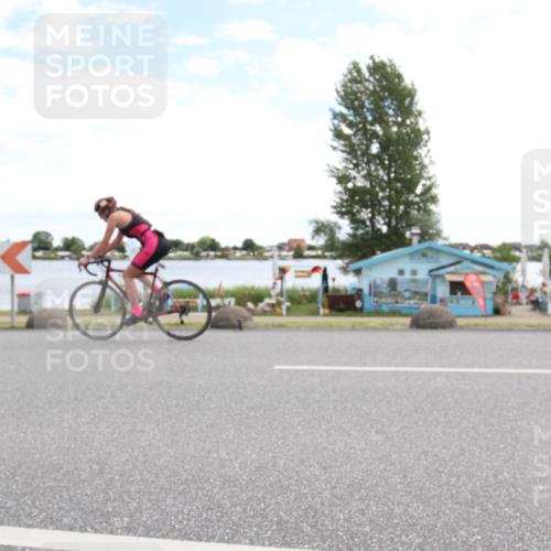 16.06.2024 - 26. Vierlanden-Triathlon Jannik Wohlers http://msf.ph/oto/6267801 16.06.2024 11:26:29 Radfahren 221, 378, 592, 596, 638 meine-sportfotos.de