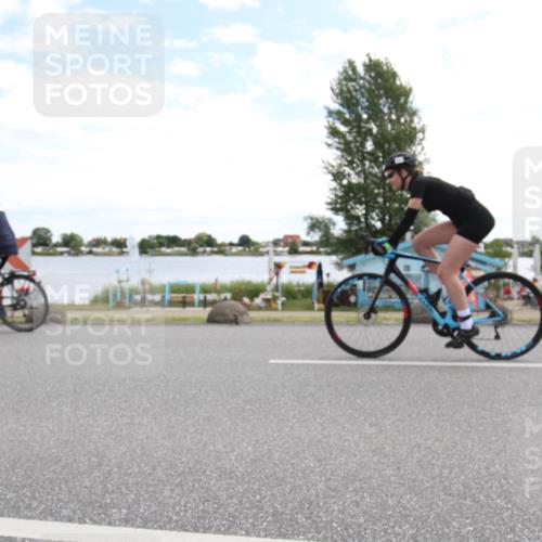 16.06.2024 - 26. Vierlanden-Triathlon Jannik Wohlers http://msf.ph/oto/6267825 16.06.2024 11:26:43 Radfahren 65, 586, 595, 630, 644 meine-sportfotos.de