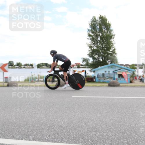 16.06.2024 - 26. Vierlanden-Triathlon Jannik Wohlers http://msf.ph/oto/6267870 16.06.2024 11:26:49 Radfahren 65, 84, 595, 630, 644 meine-sportfotos.de