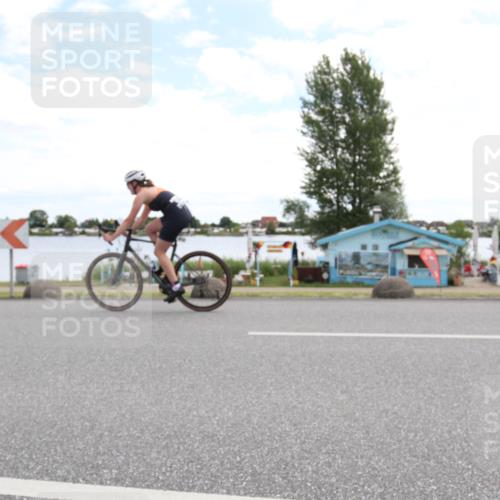 16.06.2024 - 26. Vierlanden-Triathlon Jannik Wohlers http://msf.ph/oto/6267882 16.06.2024 11:27:15 Radfahren 82, 122, 583, 615, 618 meine-sportfotos.de