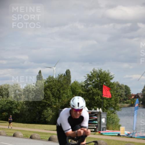 16.06.2024 - 26. Vierlanden-Triathlon Jannik Wohlers http://msf.ph/oto/6267892 16.06.2024 10:54:28 Radfahren 9, 144, 160 meine-sportfotos.de