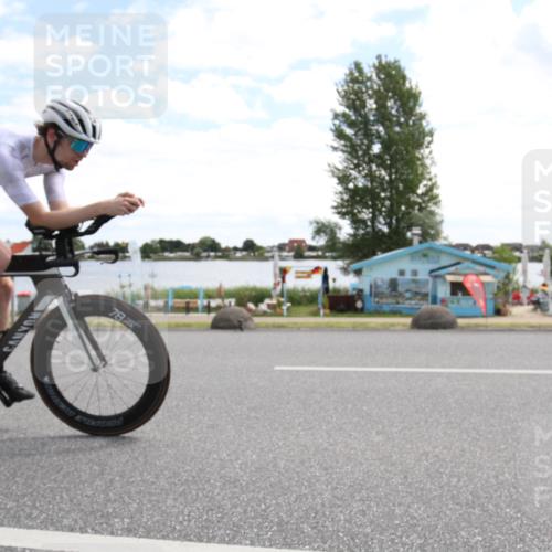 16.06.2024 - 26. Vierlanden-Triathlon Jannik Wohlers http://msf.ph/oto/6268071 16.06.2024 11:29:44 Radfahren 82, 97, 122, 272, 476 meine-sportfotos.de