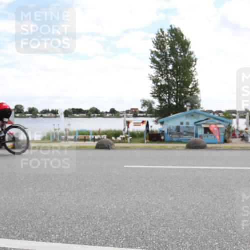 16.06.2024 - 26. Vierlanden-Triathlon Jannik Wohlers http://msf.ph/oto/6268077 16.06.2024 11:30:03 Radfahren 56, 202, 212, 433, 498, 527, 547, 565 meine-sportfotos.de