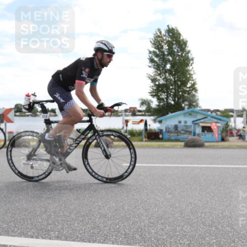 16.06.2024 - 26. Vierlanden-Triathlon Jannik Wohlers http://msf.ph/oto/6268083 16.06.2024 11:30:05 Radfahren 56, 202, 205, 212, 433, 498, 527, 547, 565 meine-sportfotos.de