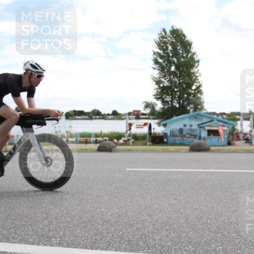 16.06.2024 - 26. Vierlanden-Triathlon Jannik Wohlers http://msf.ph/oto/6268102 16.06.2024 11:30:06 Radfahren 19, 56, 202, 205, 212, 289, 433, 527, 547, 565 meine-sportfotos.de
