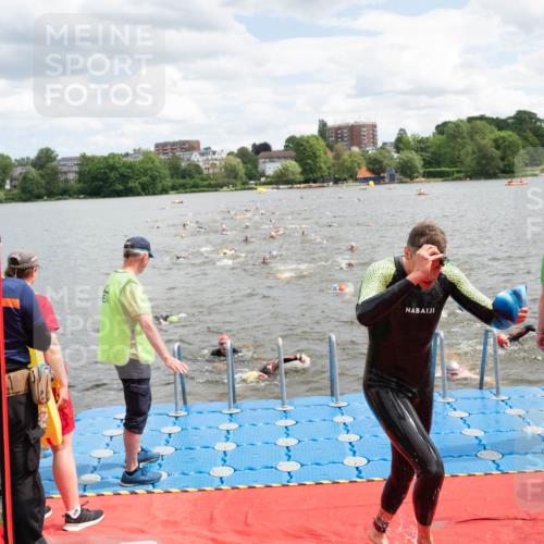 16.06.2024 - 7 Türme Triathlon MichiJ http://msf.ph/oto/6268300 16.06.2024 11:54:14 Schwimmen 133, 309, 310, 318, 340, 342, 385, 461, 498, 501, 509, 524, 528, 533, 547, 607 meine-sportfotos.de