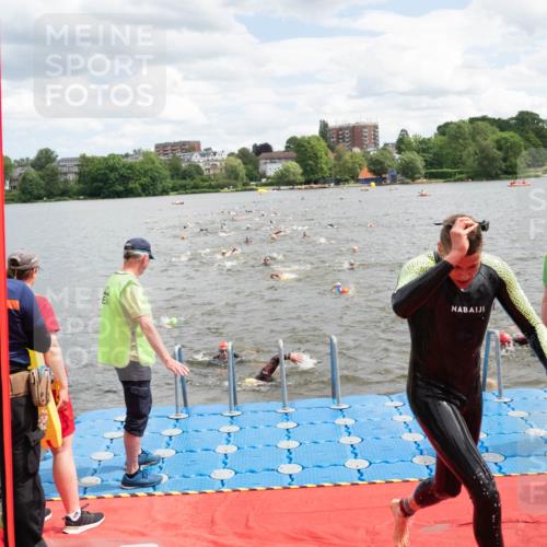 16.06.2024 - 7 Türme Triathlon MichiJ http://msf.ph/oto/6268302 16.06.2024 11:54:15 Schwimmen 133, 309, 310, 318, 340, 342, 385, 461, 498, 501, 509, 524, 528, 533, 547, 607 meine-sportfotos.de