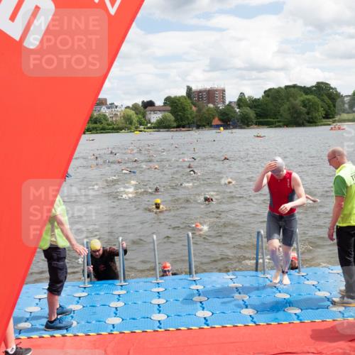 16.06.2024 - 7 Türme Triathlon MichiJ http://msf.ph/oto/6268330 16.06.2024 11:54:21 Schwimmen 133, 310, 318, 340, 342, 385, 461, 498, 501, 509, 524, 528, 533, 543, 547, 607, 610 meine-sportfotos.de