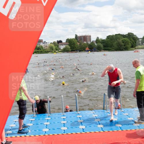 16.06.2024 - 7 Türme Triathlon MichiJ http://msf.ph/oto/6268333 16.06.2024 11:54:21 Schwimmen 133, 310, 318, 340, 342, 385, 461, 498, 501, 509, 524, 528, 533, 543, 547, 607, 610 meine-sportfotos.de