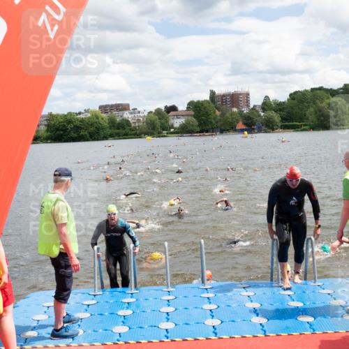 16.06.2024 - 7 Türme Triathlon MichiJ http://msf.ph/oto/6268349 16.06.2024 11:54:27 Schwimmen 310, 318, 340, 342, 388, 461, 484, 498, 501, 509, 524, 528, 533, 543, 547, 585, 607, 610 meine-sportfotos.de