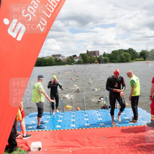 16.06.2024 - 7 Türme Triathlon MichiJ http://msf.ph/oto/6268356 16.06.2024 11:54:29 Schwimmen 310, 318, 340, 342, 388, 461, 484, 498, 501, 509, 524, 528, 533, 543, 547, 585, 607, 610 meine-sportfotos.de