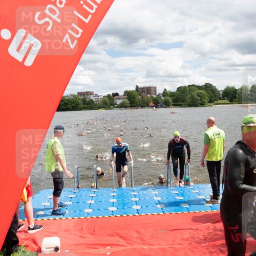 16.06.2024 - 7 Türme Triathlon MichiJ http://msf.ph/oto/6268382 16.06.2024 11:54:32 Schwimmen 310, 318, 321, 340, 342, 383, 388, 461, 484, 490, 501, 509, 524, 528, 533, 543, 547, 585, 607, 610 meine-sportfotos.de