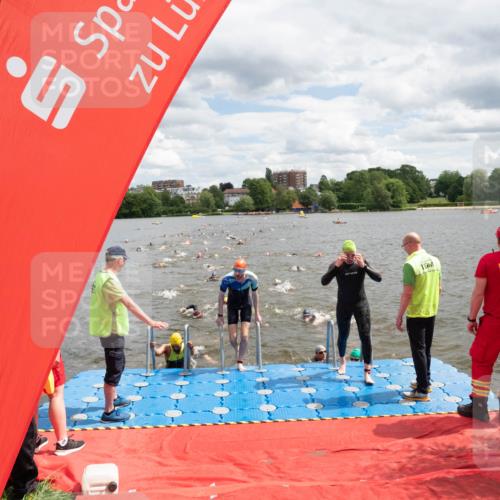 16.06.2024 - 7 Türme Triathlon MichiJ http://msf.ph/oto/6268389 16.06.2024 11:54:33 Schwimmen 310, 311, 318, 321, 340, 342, 383, 388, 461, 484, 490, 501, 509, 524, 528, 533, 543, 547, 585, 607, 610 meine-sportfotos.de
