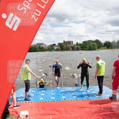16.06.2024 - 7 Türme Triathlon MichiJ http://msf.ph/oto/6268392 16.06.2024 11:54:33 Schwimmen 310, 311, 318, 321, 340, 342, 383, 388, 461, 484, 490, 501, 509, 524, 528, 533, 543, 547, 585, 607, 610 meine-sportfotos.de