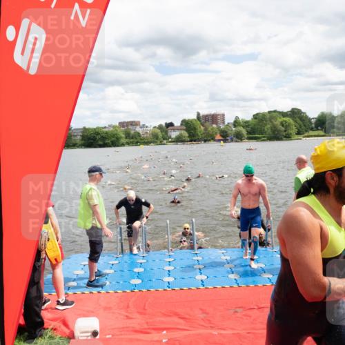 16.06.2024 - 7 Türme Triathlon MichiJ http://msf.ph/oto/6268418 16.06.2024 11:54:39 Schwimmen 310, 311, 318, 321, 342, 364, 383, 388, 394, 446, 461, 484, 490, 501, 509, 524, 528, 533, 543, 547, 585, 607, 610 meine-sportfotos.de