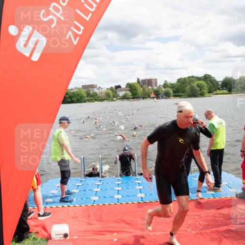 16.06.2024 - 7 Türme Triathlon MichiJ http://msf.ph/oto/6268444 16.06.2024 11:54:42 Schwimmen 310, 311, 318, 321, 342, 364, 383, 388, 394, 420, 446, 461, 484, 490, 501, 524, 528, 533, 543, 547, 585, 607, 610 meine-sportfotos.de