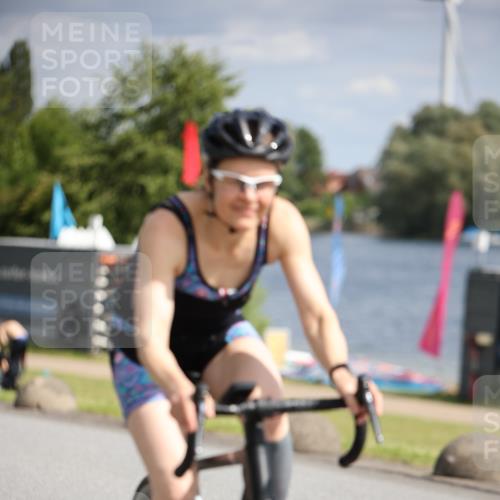 16.06.2024 - 26. Vierlanden-Triathlon Jannik Wohlers http://msf.ph/oto/6268524 16.06.2024 10:56:16 Radfahren 176, 184 meine-sportfotos.de