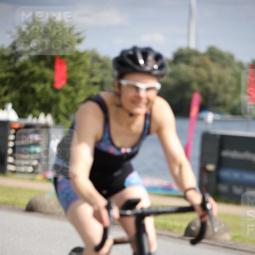 16.06.2024 - 26. Vierlanden-Triathlon Jannik Wohlers http://msf.ph/oto/6268532 16.06.2024 10:56:16 Radfahren 176, 184 meine-sportfotos.de