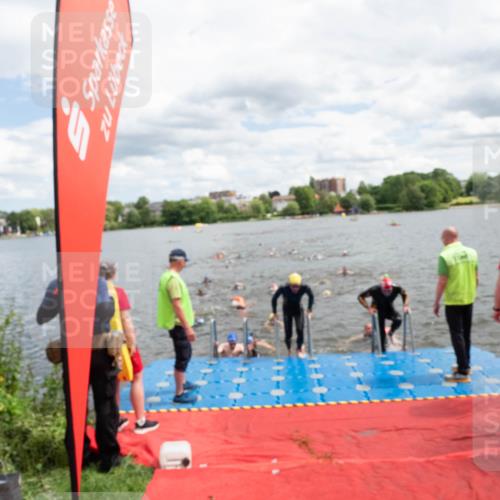 16.06.2024 - 7 Türme Triathlon MichiJ http://msf.ph/oto/6268556 16.06.2024 11:55:09 Schwimmen 311, 321, 323, 341, 353, 364, 373, 383, 386, 388, 394, 412, 420, 446, 477, 479, 484, 490, 493, 497, 514, 527, 532, 553, 563, 564, 585 meine-sportfotos.de