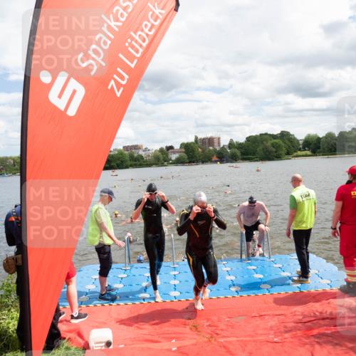 16.06.2024 - 7 Türme Triathlon MichiJ http://msf.ph/oto/6268645 16.06.2024 11:55:34 Schwimmen 320, 323, 329, 341, 353, 371, 372, 373, 384, 386, 402, 430, 437, 443, 447, 454, 463, 479, 493, 497, 506, 514, 527, 532, 551, 553, 563, 564 meine-sportfotos.de