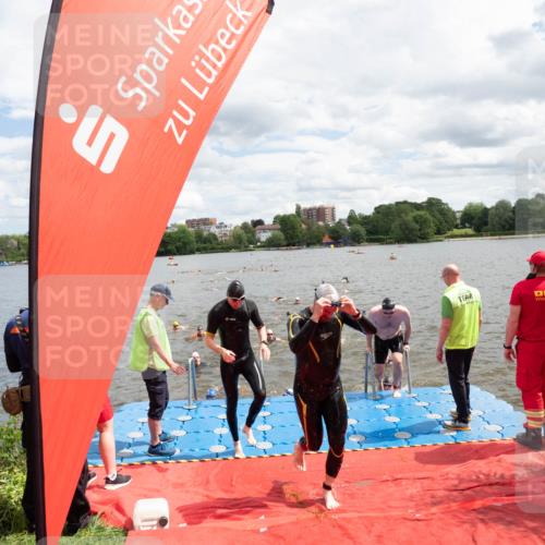 16.06.2024 - 7 Türme Triathlon MichiJ http://msf.ph/oto/6268649 16.06.2024 11:55:34 Schwimmen 320, 323, 329, 341, 353, 371, 372, 373, 384, 386, 402, 430, 437, 443, 447, 454, 463, 479, 493, 497, 506, 514, 527, 532, 551, 553, 563, 564 meine-sportfotos.de