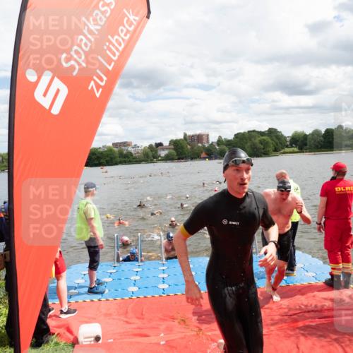 16.06.2024 - 7 Türme Triathlon MichiJ http://msf.ph/oto/6268664 16.06.2024 11:55:36 Schwimmen 320, 323, 329, 341, 353, 371, 372, 373, 384, 402, 430, 437, 443, 447, 454, 463, 493, 497, 506, 514, 527, 532, 551, 553, 563, 564 meine-sportfotos.de