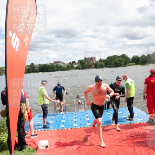 16.06.2024 - 7 Türme Triathlon MichiJ http://msf.ph/oto/6268674 16.06.2024 11:55:40 Schwimmen 320, 329, 341, 353, 371, 372, 373, 384, 396, 402, 430, 437, 443, 447, 454, 463, 493, 497, 506, 514, 527, 532, 551, 553, 563, 564 meine-sportfotos.de