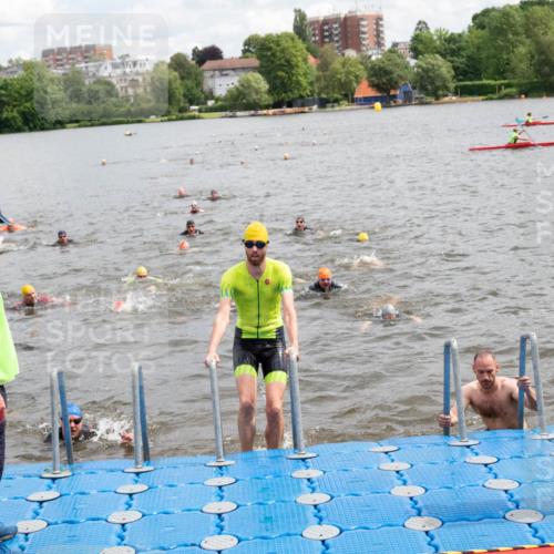 16.06.2024 - 7 Türme Triathlon MichiJ http://msf.ph/oto/6268842 16.06.2024 11:56:30 Schwimmen 374, 382, 391, 404, 410, 413, 481, 485, 495, 523, 535, 541, 548, 575, 594, 599 meine-sportfotos.de