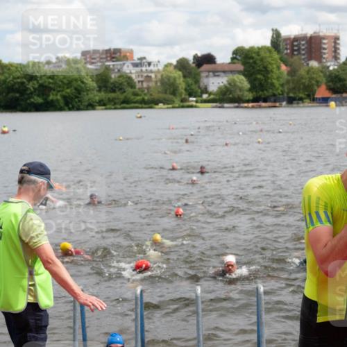 16.06.2024 - 7 Türme Triathlon MichiJ http://msf.ph/oto/6268861 16.06.2024 11:56:33 Schwimmen 374, 382, 391, 404, 410, 413, 481, 495, 523, 535, 541, 548, 575, 594, 599 meine-sportfotos.de